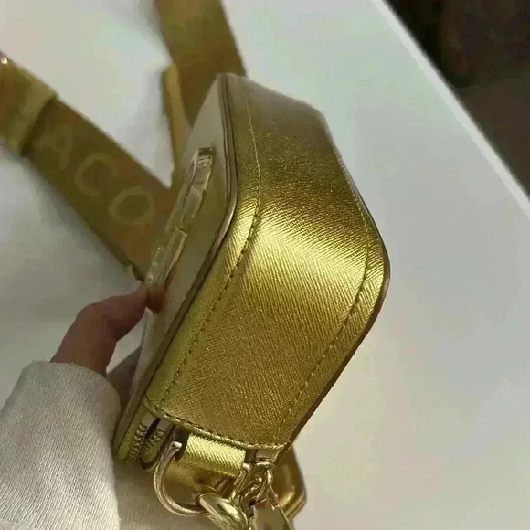 Excellent used condition rare all gold Marc Jacobs Crossbody bag purse - Picture 7 of 9